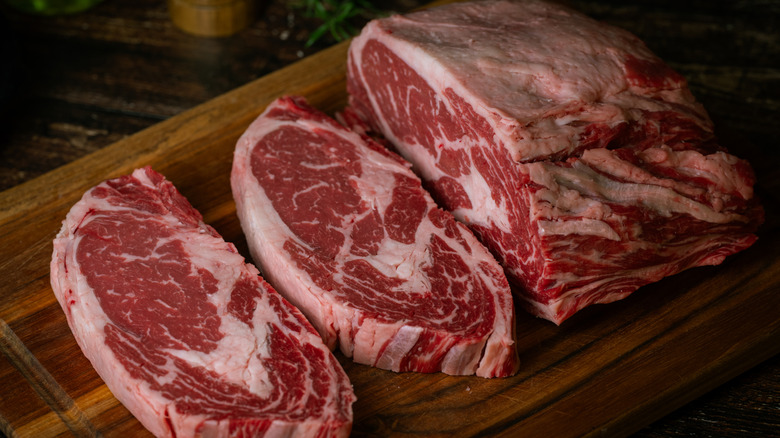Can You Cut Raw Meat on a Wooden Cutting Board