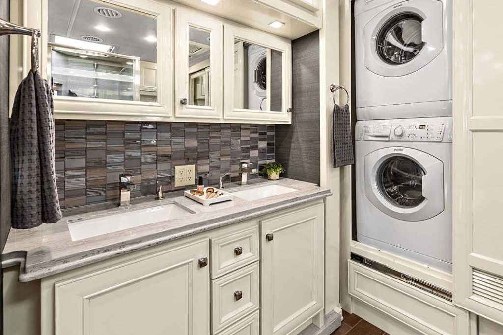 Do Rvs Have Washer And Dryers