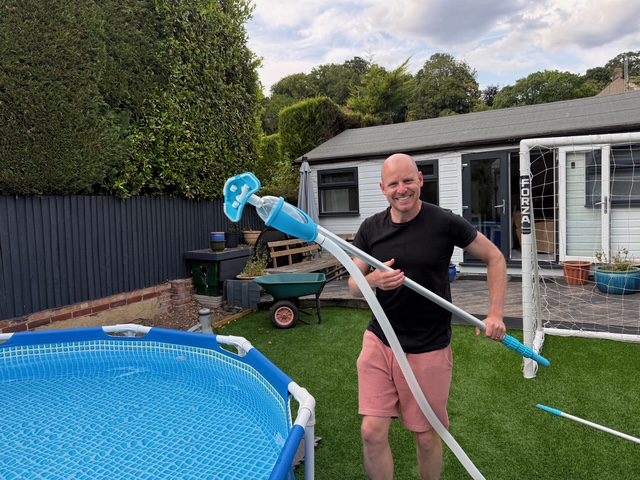 How Do I Use a Pool Vacuum