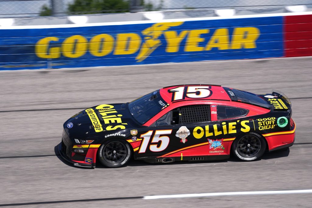 How Fast Can A Nascar Race Car Go