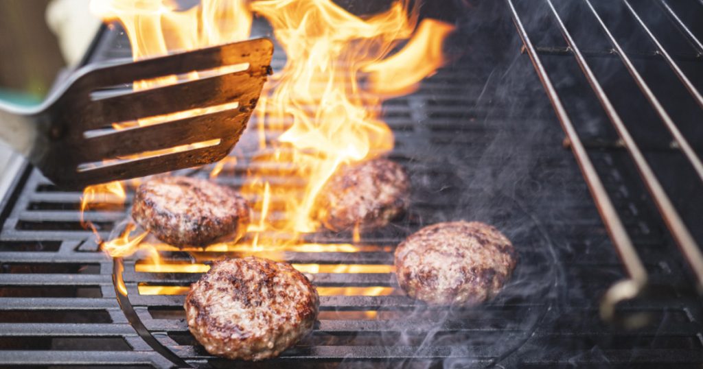 How Long to Grill a Burger on Charcoal