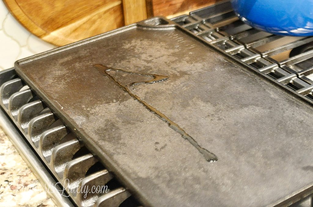 How to Clean Cast Iron Cooktop