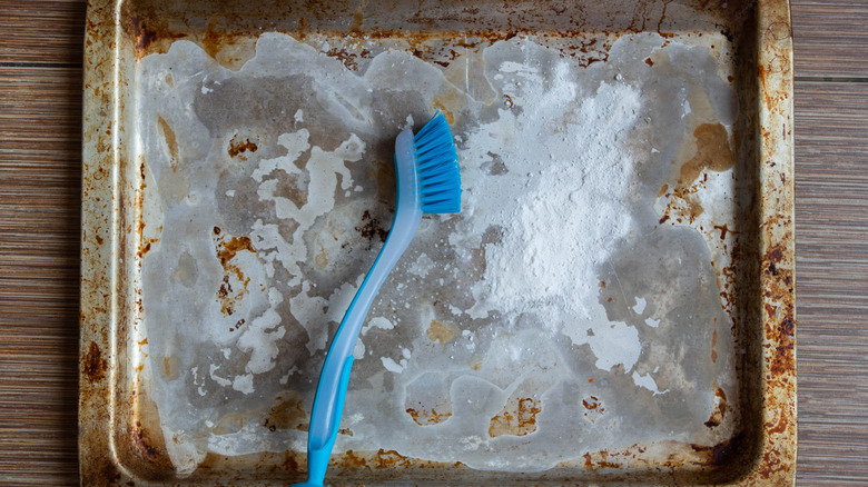 How to Clean Cookie Sheets With Vinegar And Baking Soda