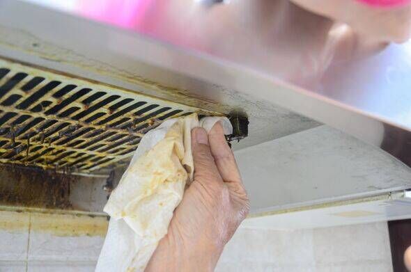 How to Clean Range Hood Fan
