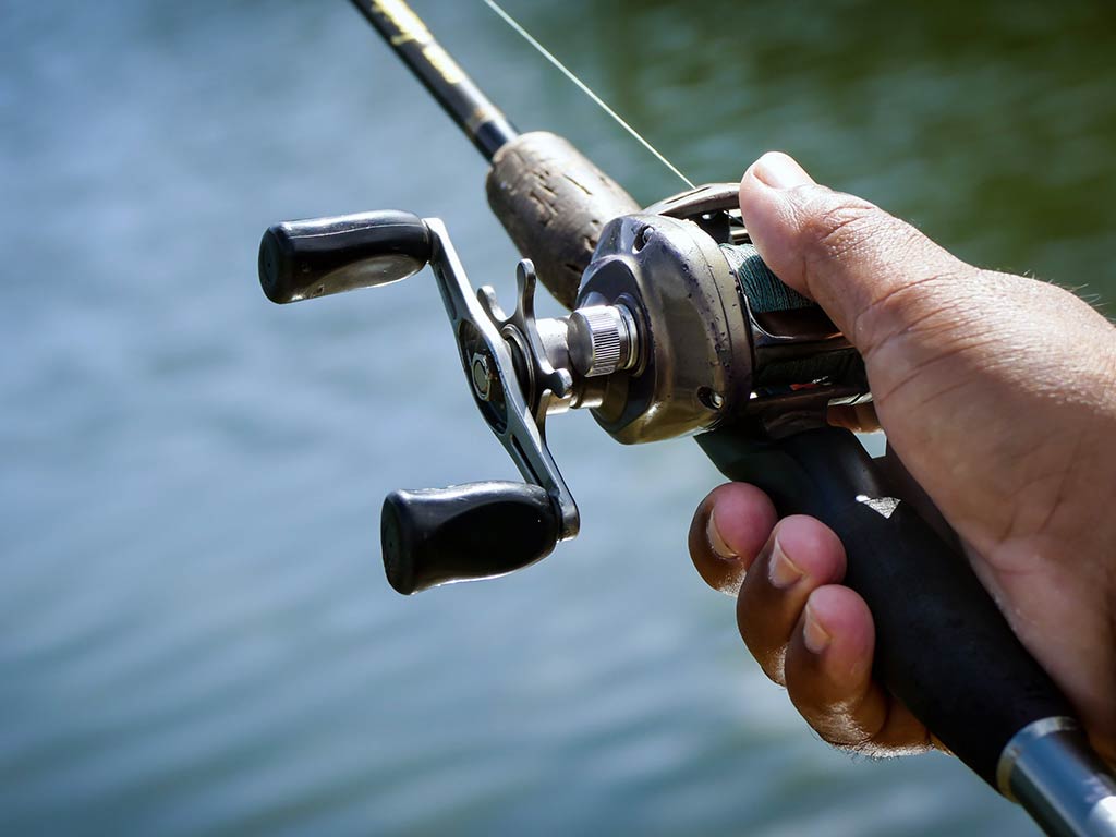 How to Hold a Fishing Rod Right Handed