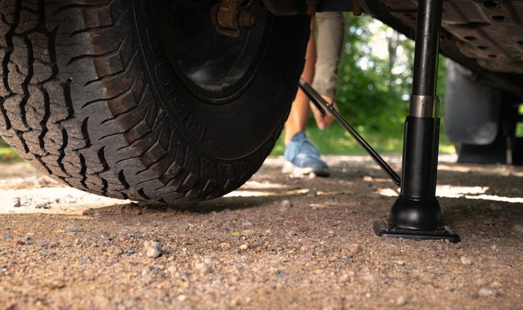 How to Jack Up a Car to Change a Tire