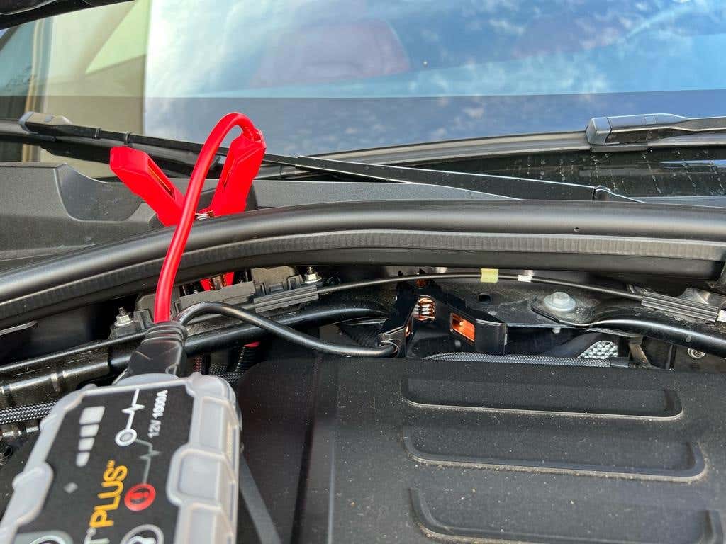 How To Jump Start Alfa Romeo Giulia
