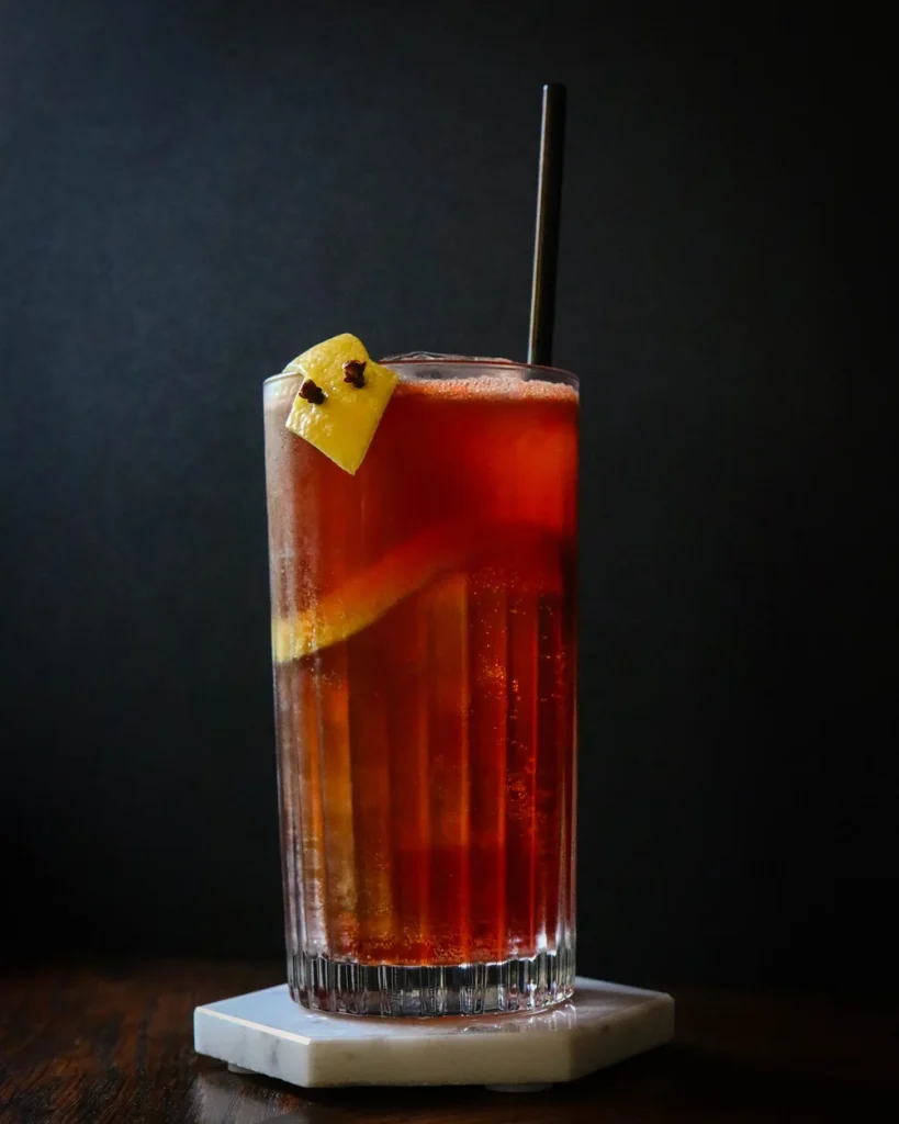 How to Make a Long Island Iced Tea Bartender