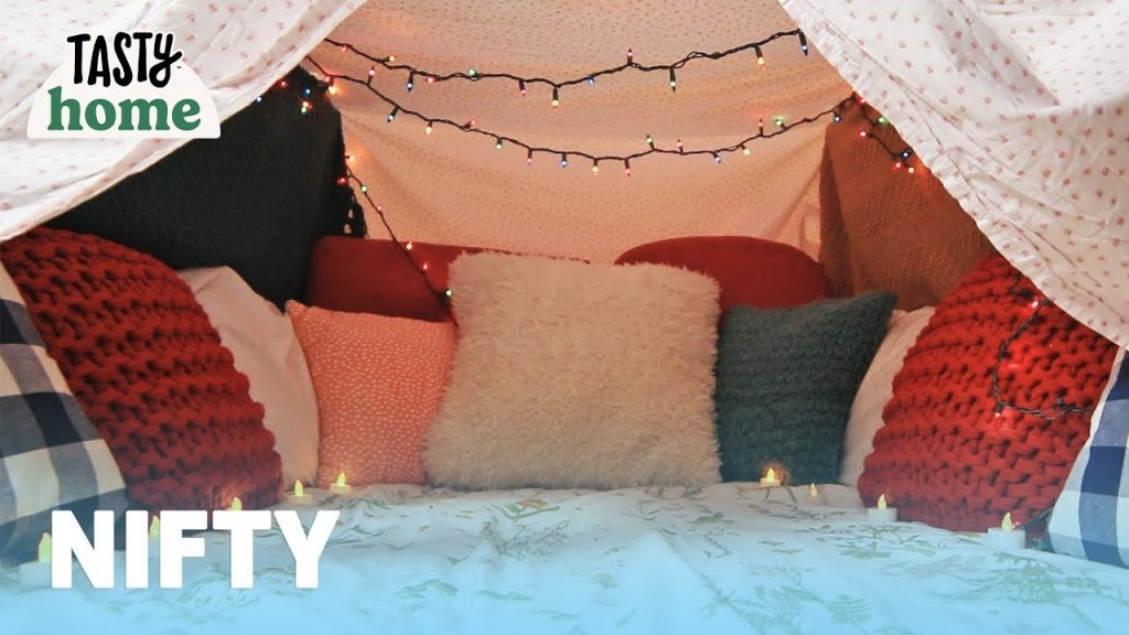 How to Make a Tent With a Blanket