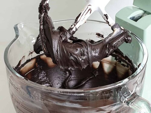 How to Make Chocolate Icing Black