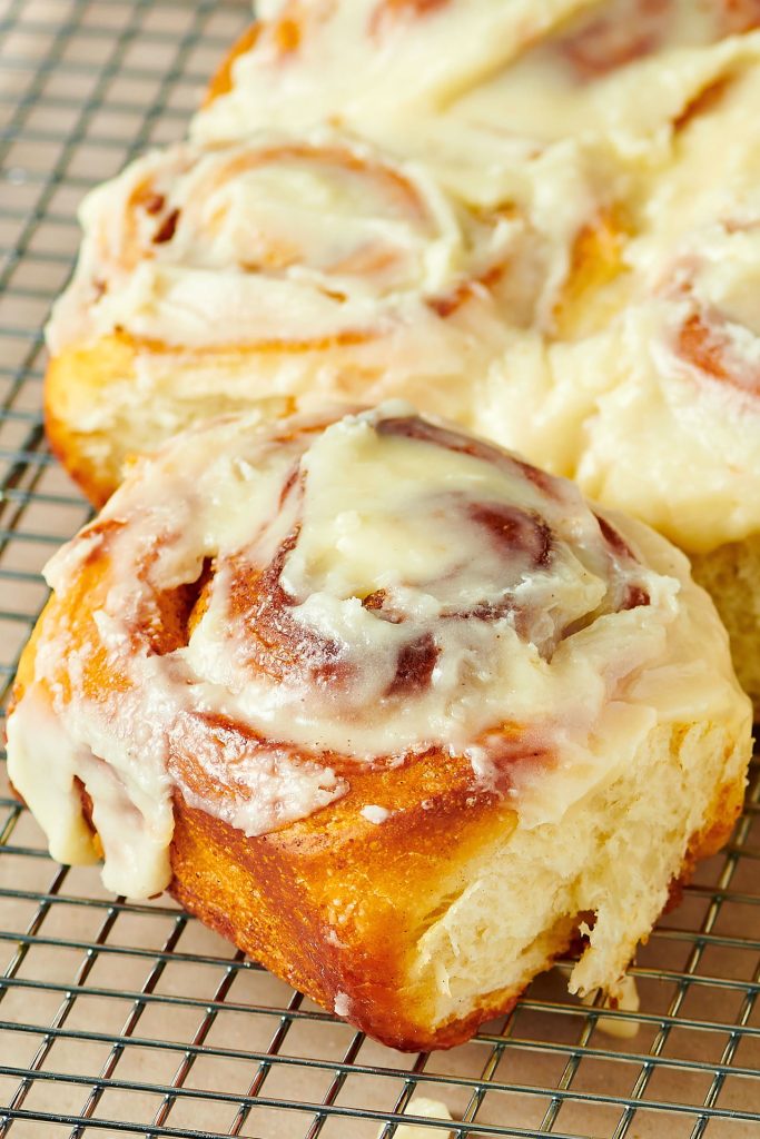 How to Make More Icing for Canned Cinnamon Rolls