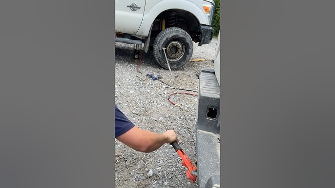 How to Take a Car Tire off a Rim