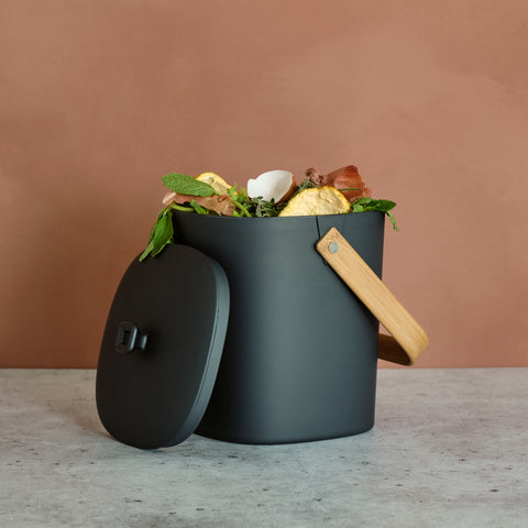 How to Use a Kitchen Compost Bin