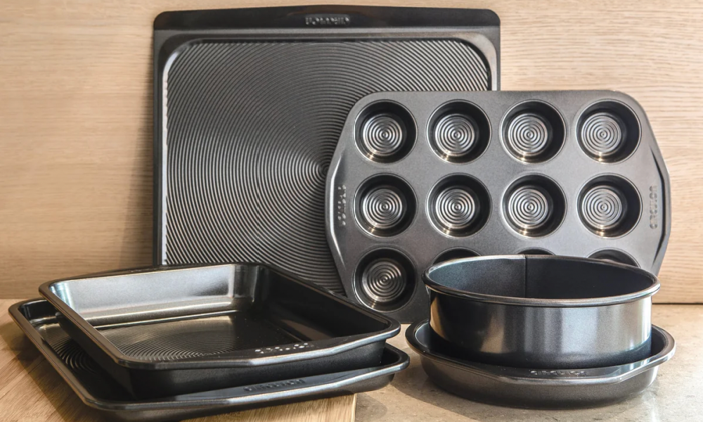 What are Baking Trays Made of