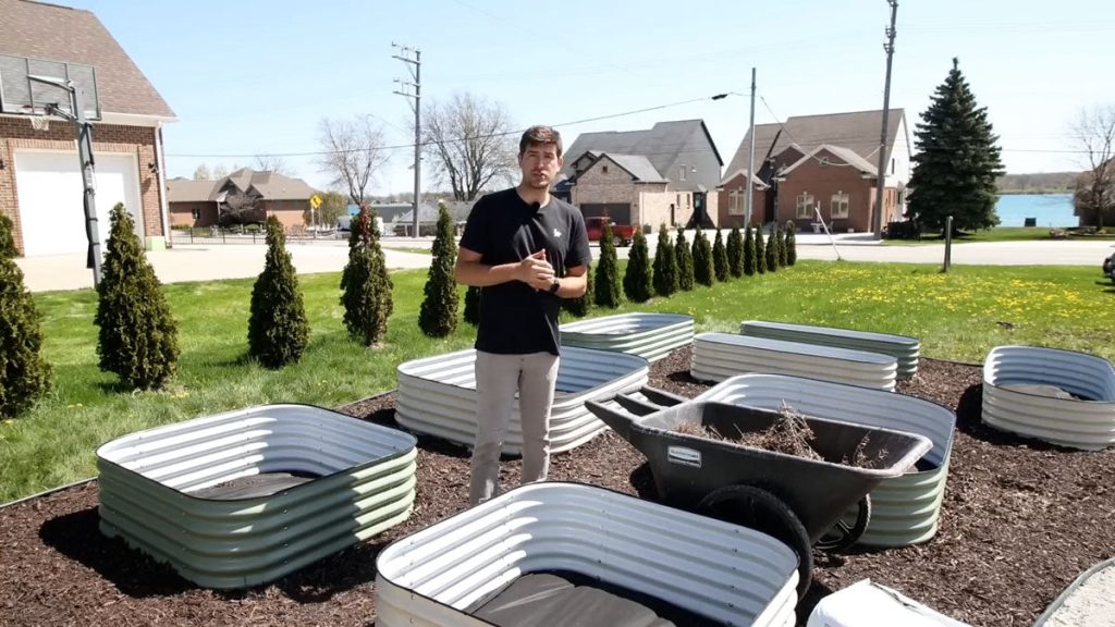 What to Line a Raised Garden Bed With