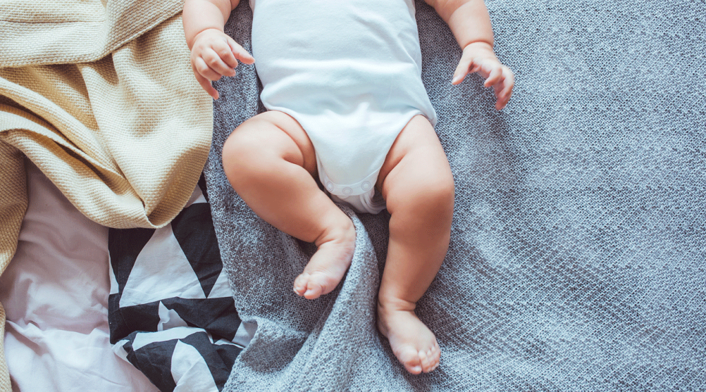 When Can Baby Have Blanket in Crib