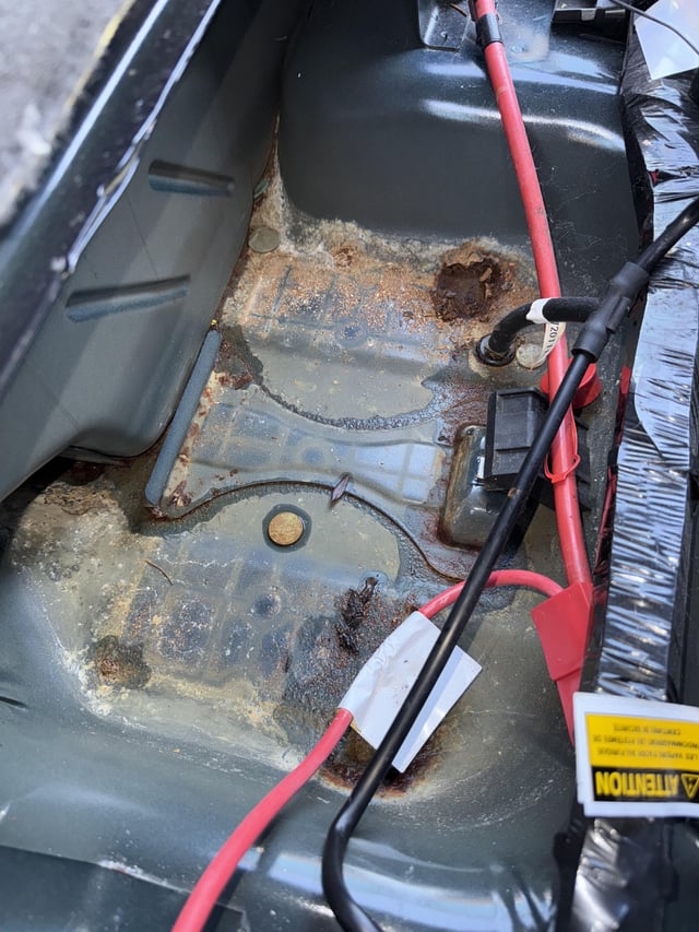 Where Is The Battery In A 2006 Cadillac Dts